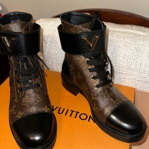 COPY - Louis Vuitton Boots !